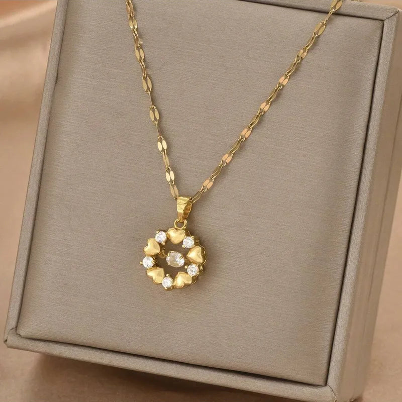 Claire Bloom ~ necklace